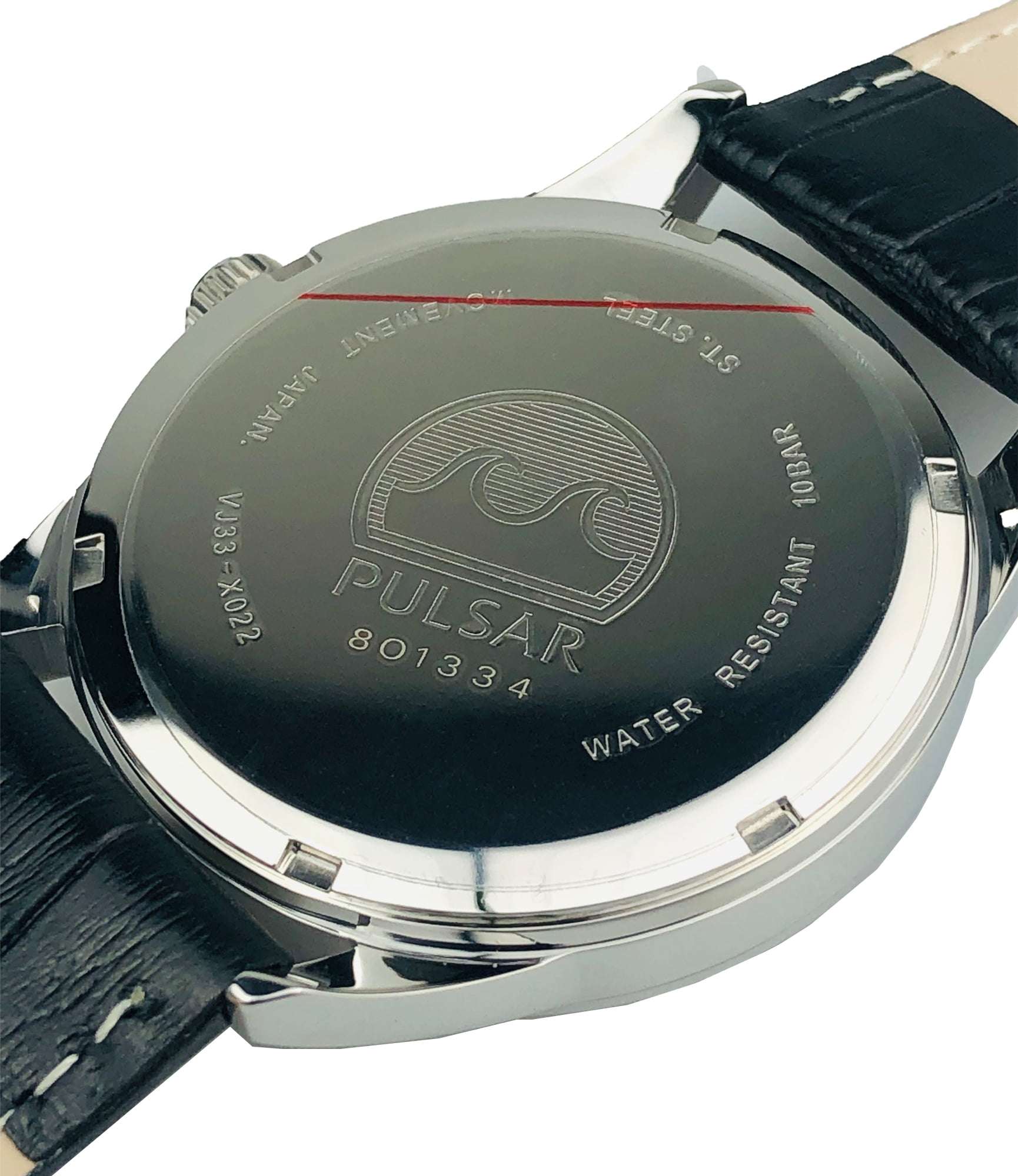 Pulsar Classic Quartz Silver Stainless Steel Case Black Leather Strap Men's WatchThis Pulsar Classic Quartz Silver Stainless Steel Case Black Leather Strap Men's Watch is an excellent addition to the classic range. A simplistic black dial shows the Pulsar logo at the 12 o'clock position with a day and date window at 3 o'clock. The hands are complimented by white Arabic indexes and powered by a strong Japanese quartz movement. Furthermore, the dial is protected by mineral glass and a silver stainless steel c