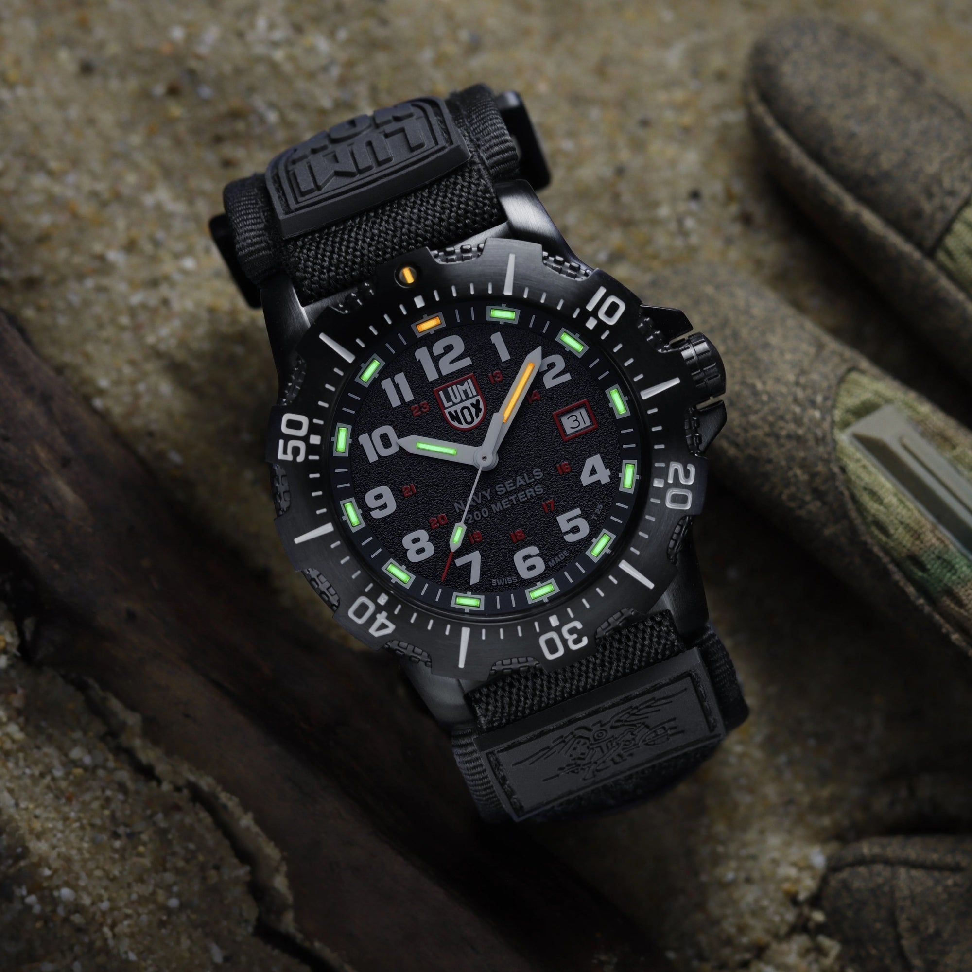 Luminox Navy Seal 45mm Schwarzes Zifferblatt Gummi Herren Quarz Uhr XS.4231.SET