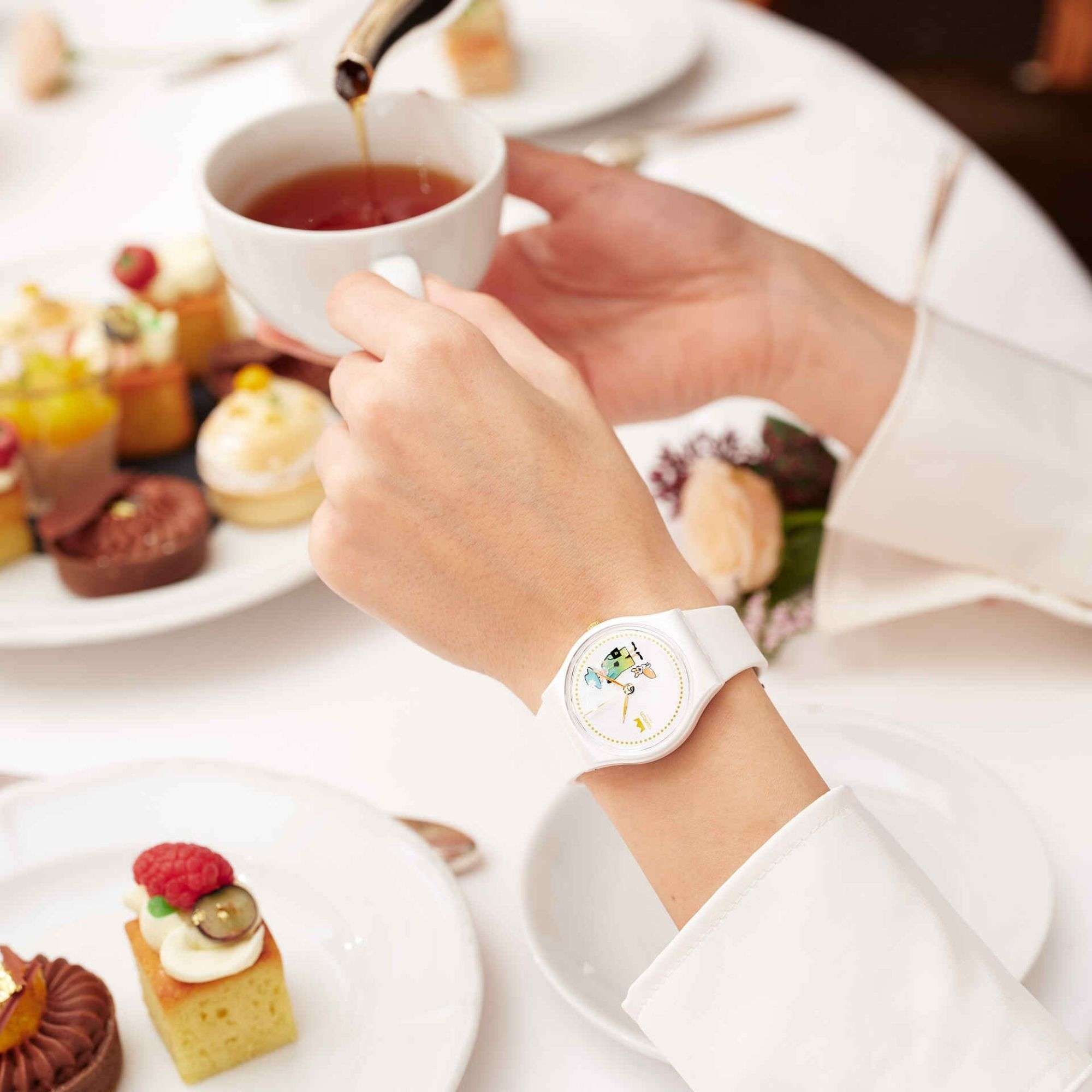Swatch How Majestic Queen White Dial White Silicone Strap Unisex Watch GZ711