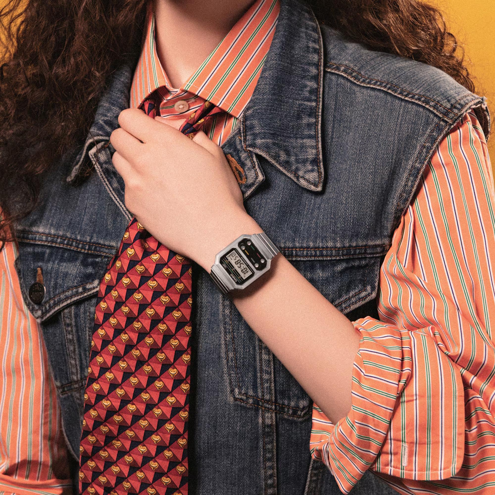 Casio Collection Vintage Retro Digital "F100 CASIO classic" Steel Bracelet Watch A100WE-1AEF