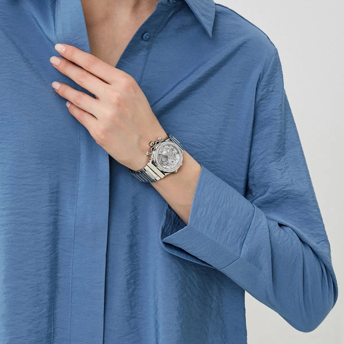 GUESS Fusion Stone Set Silver Dial Steel Strap Women's Watch GW0552L1