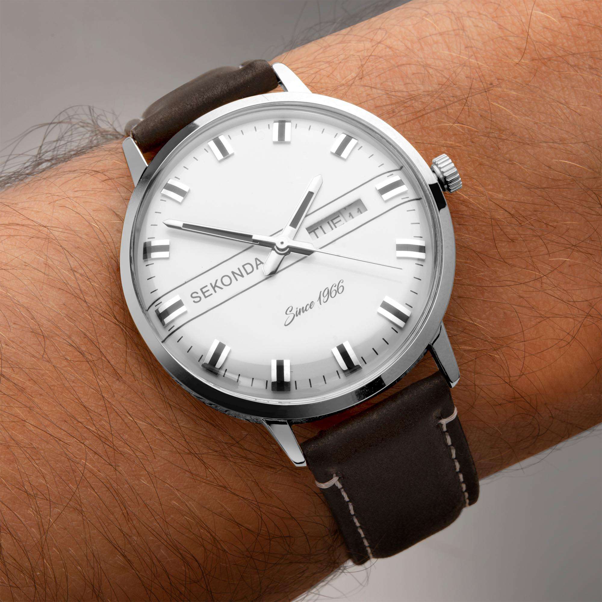 Sekonda Classic Quartz White Dial Black Leather Strap Men's Watch 1948