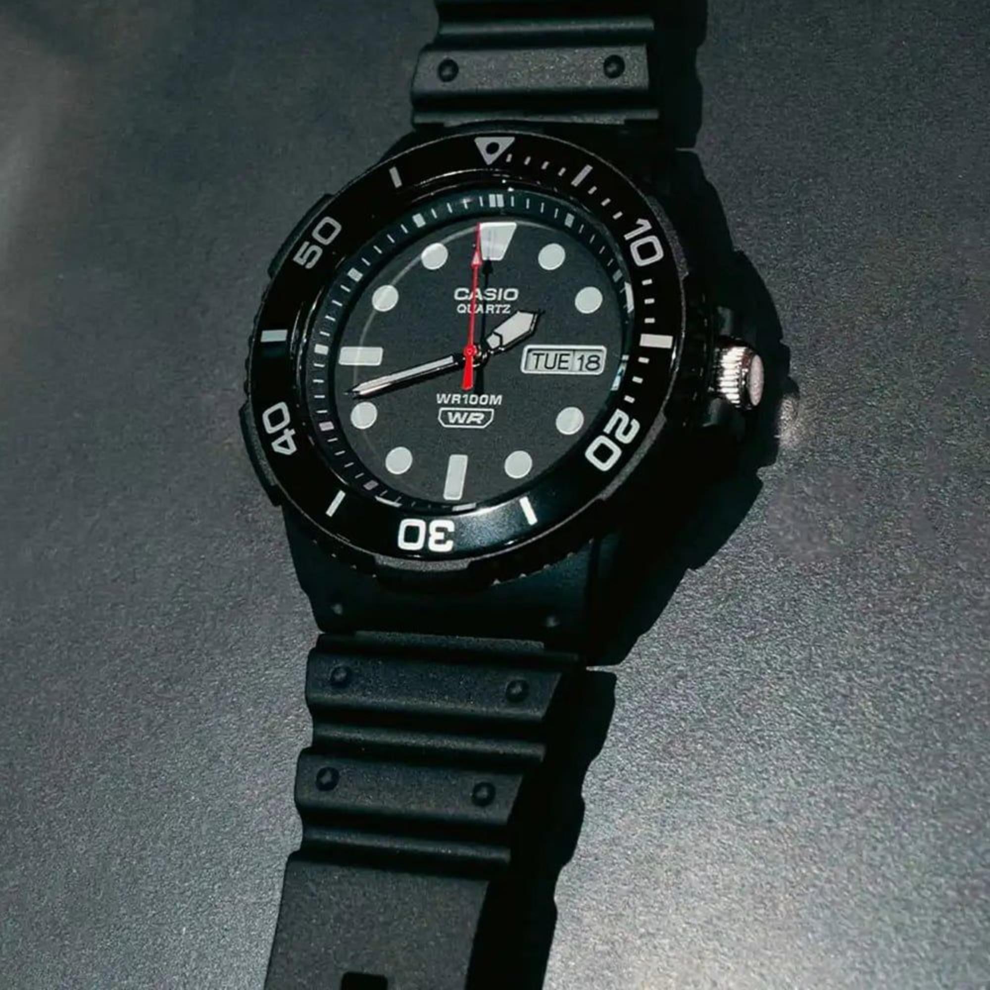 Casio Vintage Diver Black Dial Resin Strap Men's Watch MRW-230H-1E1VEF