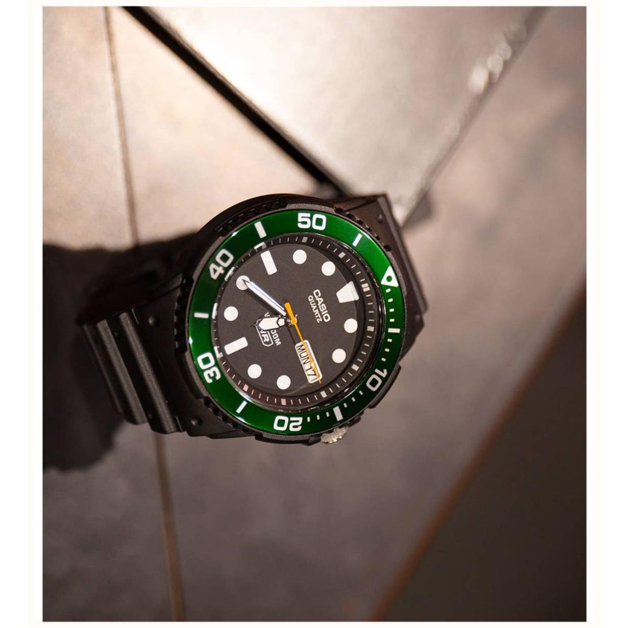 Casio Vintage Diver Black Dial Resin Strap Men's Watch MRW-230H-1E3VEF
