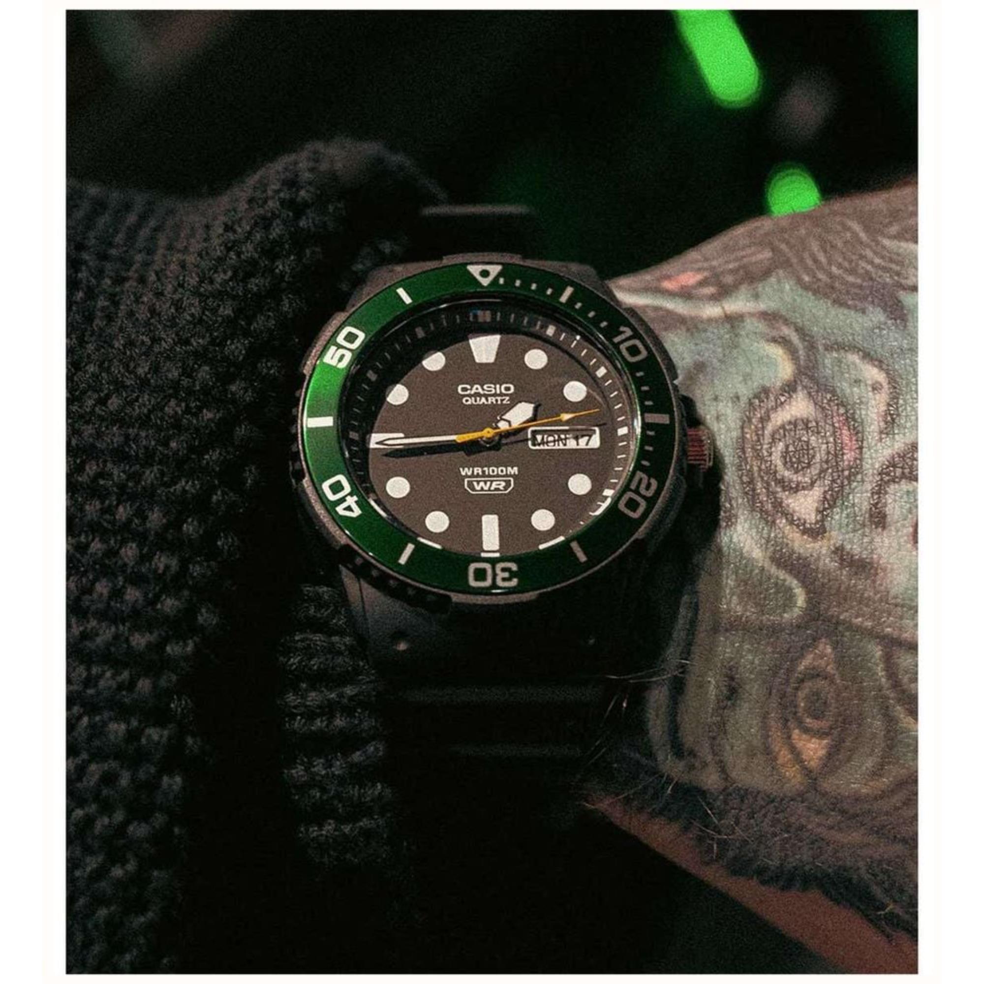Casio Vintage Diver Black Dial Resin Strap Men's Watch MRW-230H-1E3VEF