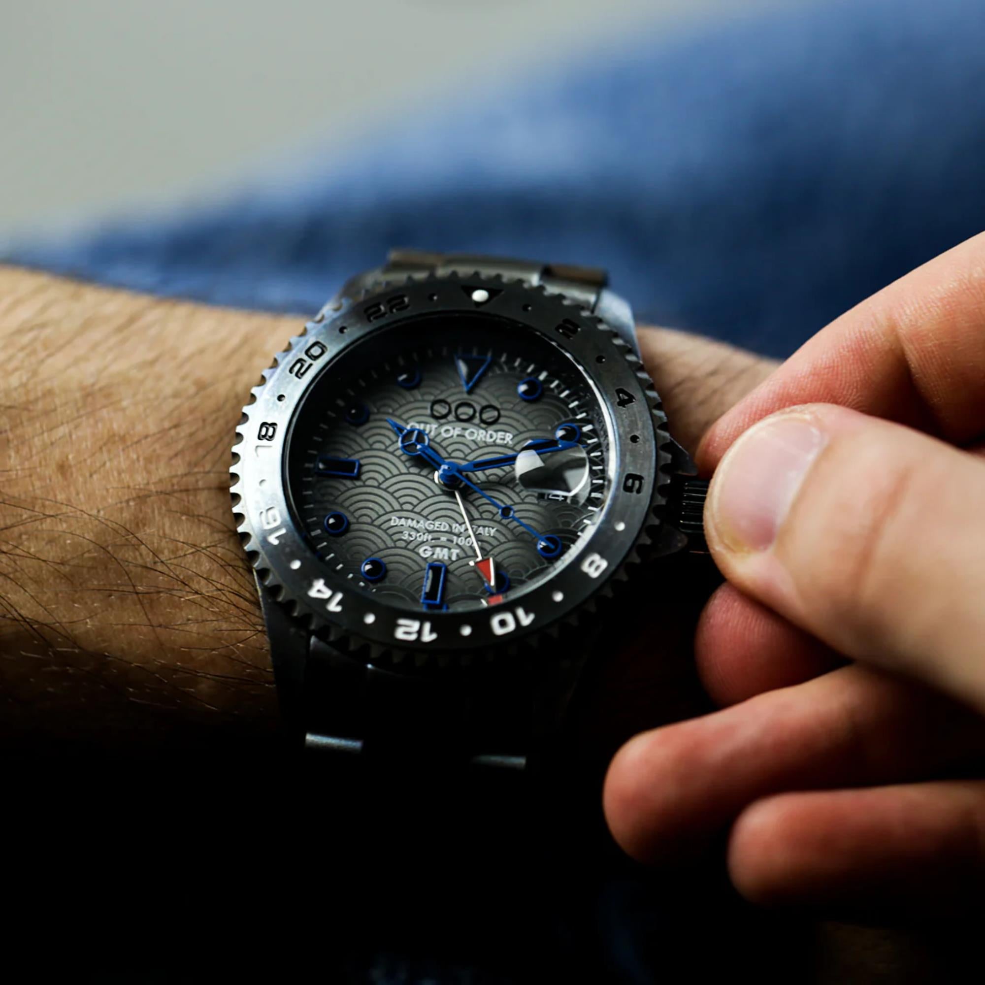 Out of Order GMT Tokyo Shibuya Swiss Made Ultra Distressed Dark Grey Dial Steel Strap Men's Watch OOO.001-19.TS