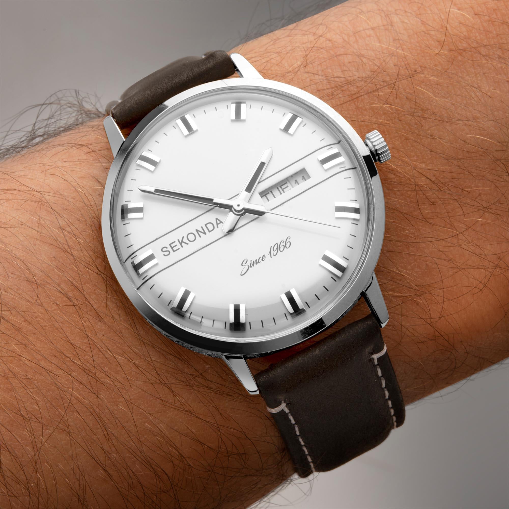 Sekonda Classic Quartz White Dial Black Leather Strap Men's Watch 1948