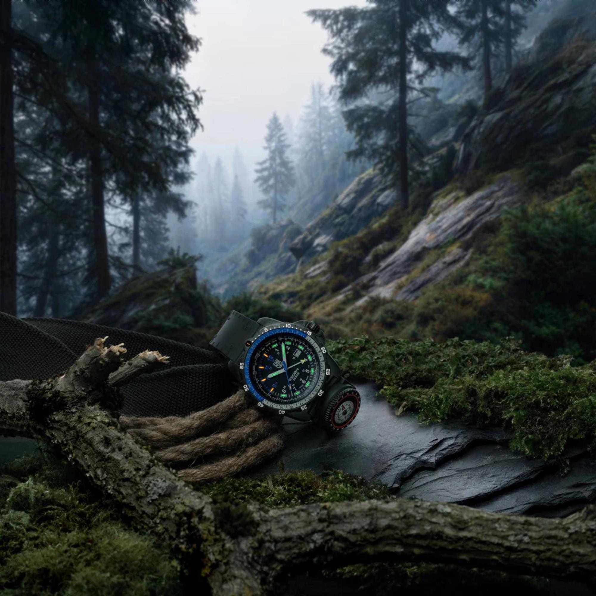 Luminox Recon Nav Spec Black Dial Rubber Strap Men's Watch XL.8833