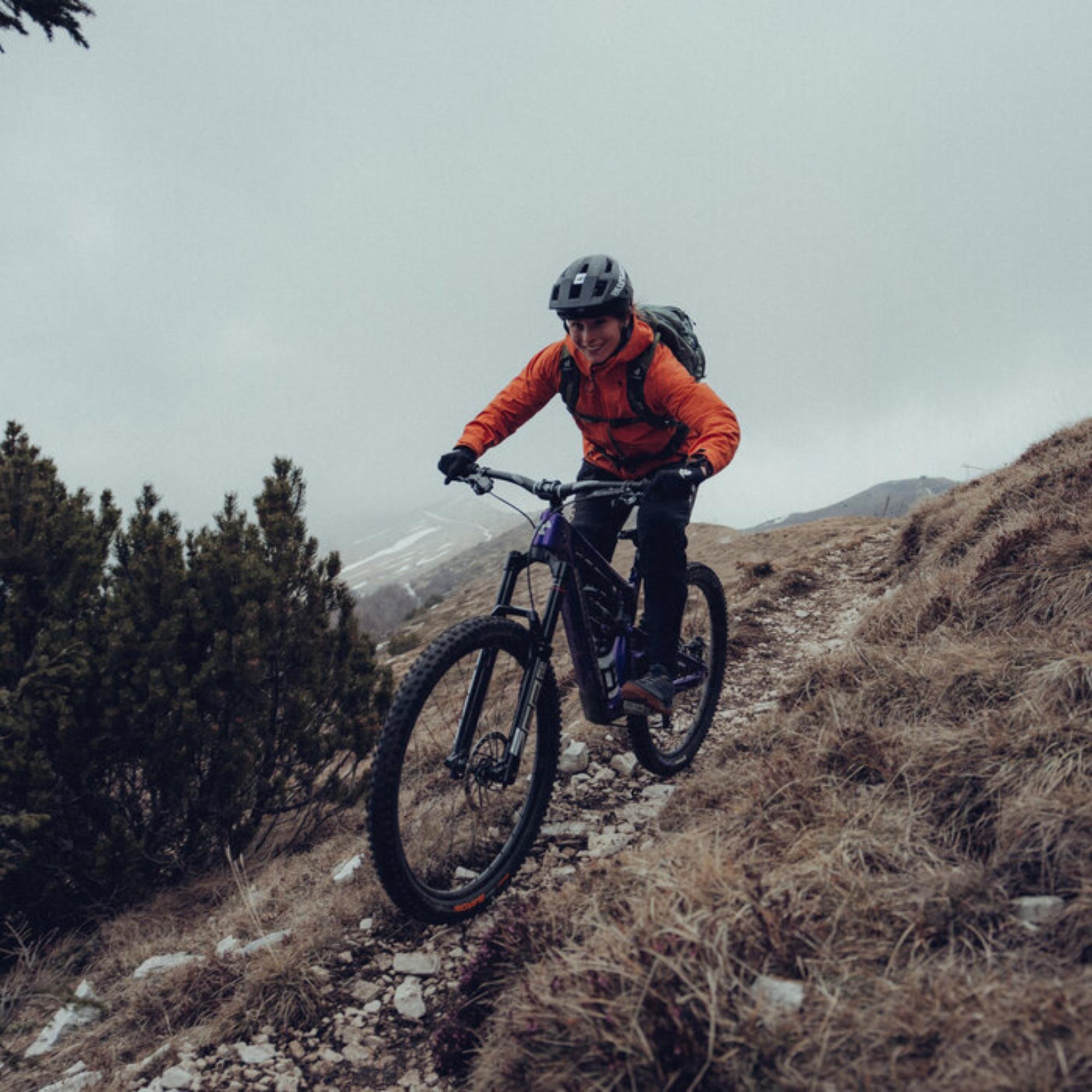 Suunto Vertical Black Ruby Digital Silicone Strap Unisex Smart Watch SS050865000