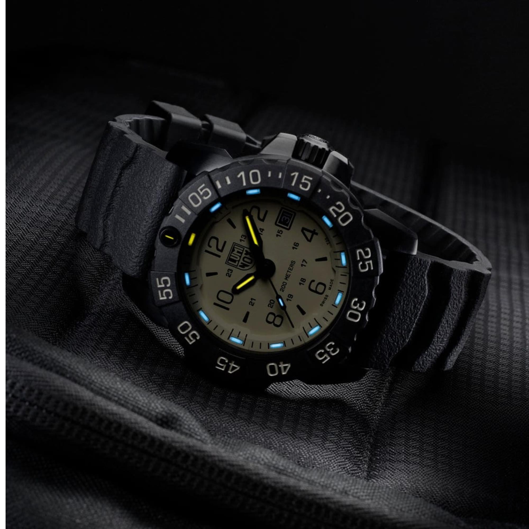 Luminox Navy Seal Foundation 45mm Sandfarbenes Zifferblatt Gummi Herren Quarzuhr XS.3251.CB.NSF.2