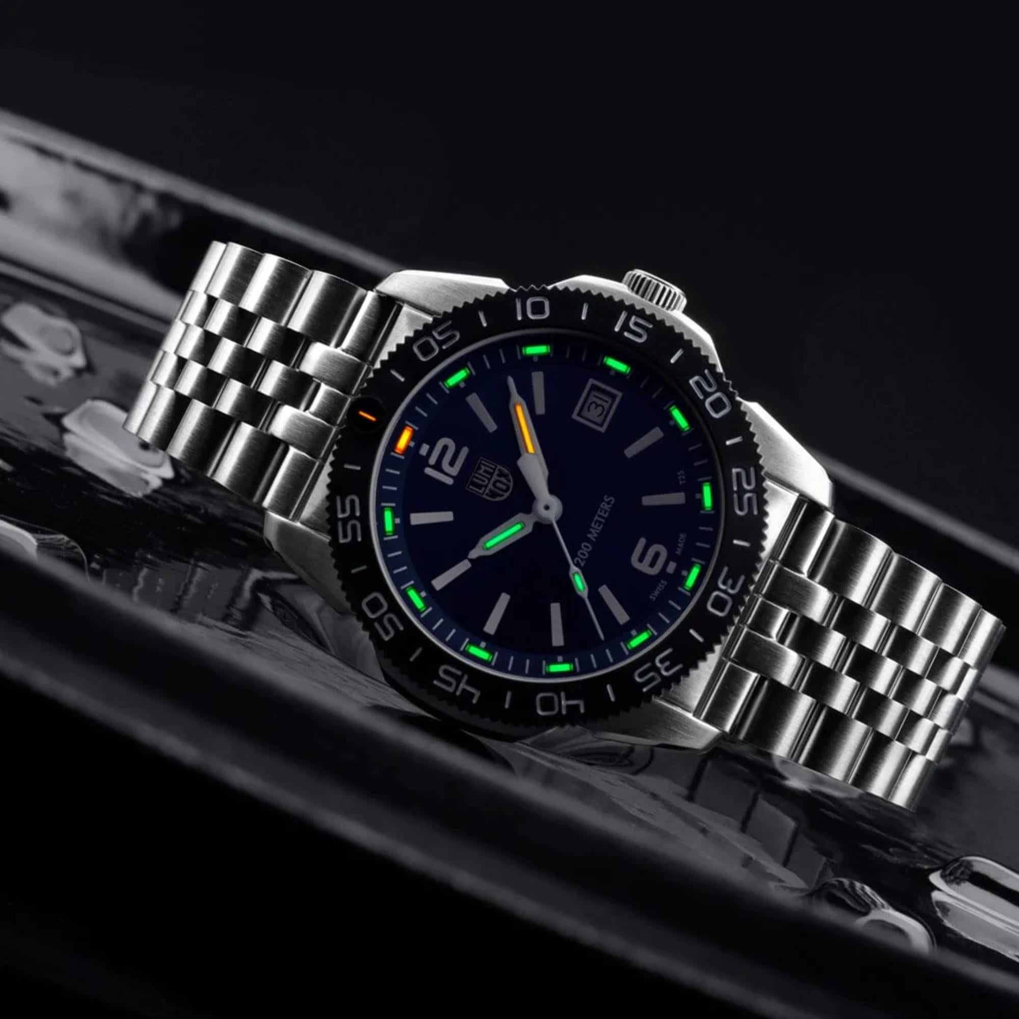 Luminox Pacific Diver Ripple 39mm Blue Dial Steel and Rubber Quartz Watch XS.3123M.SET.1