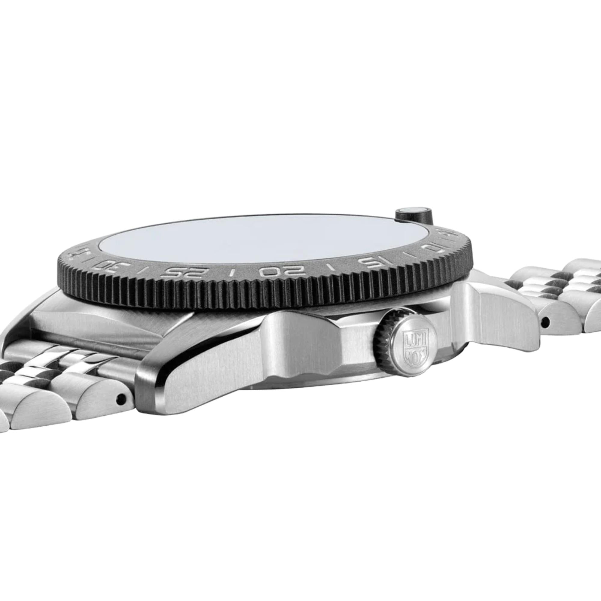Luminox Pacific Diver Ripple 39mm Mother of Pearl Dial Steel Quartz Watch XS.3126M.1