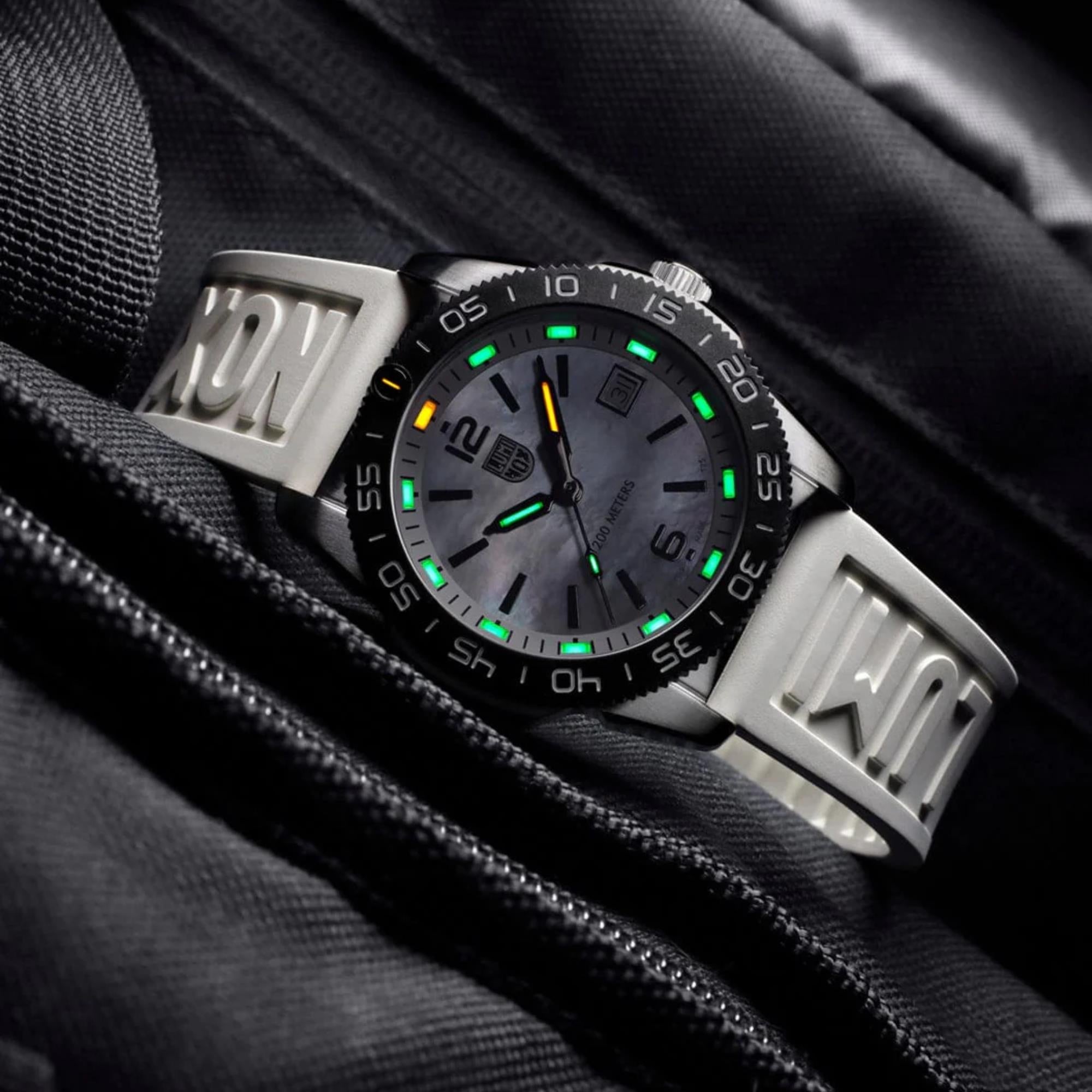 Luminox Pacific Diver Ripple 39mm Mother of Pearl Dial Rubber Quartz Watch XS.3128M.SET