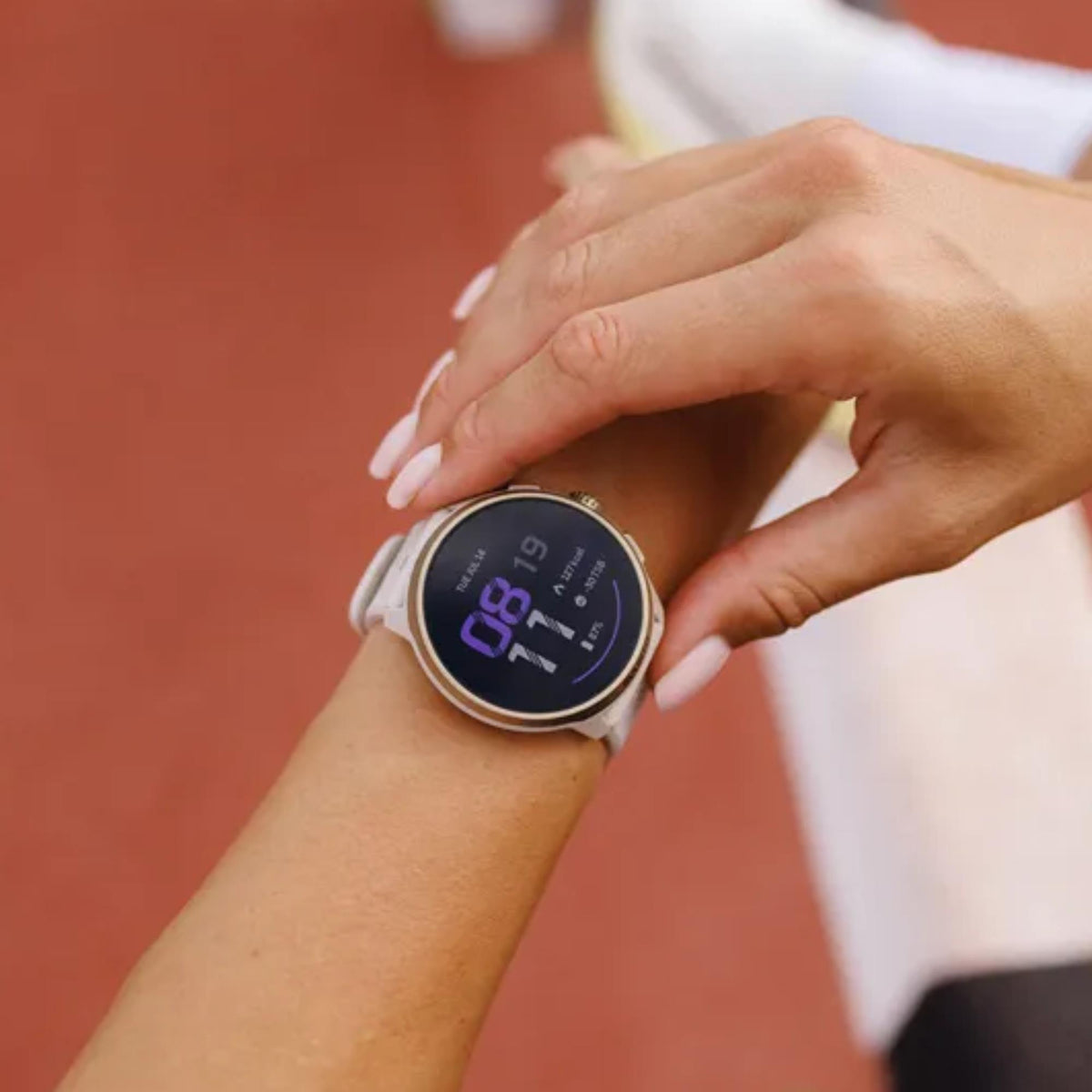 Suunto Run 2 46.5mm 4GB AMOLED Digital Feather Gold Silicone Smart Fitness Watch SS051724000