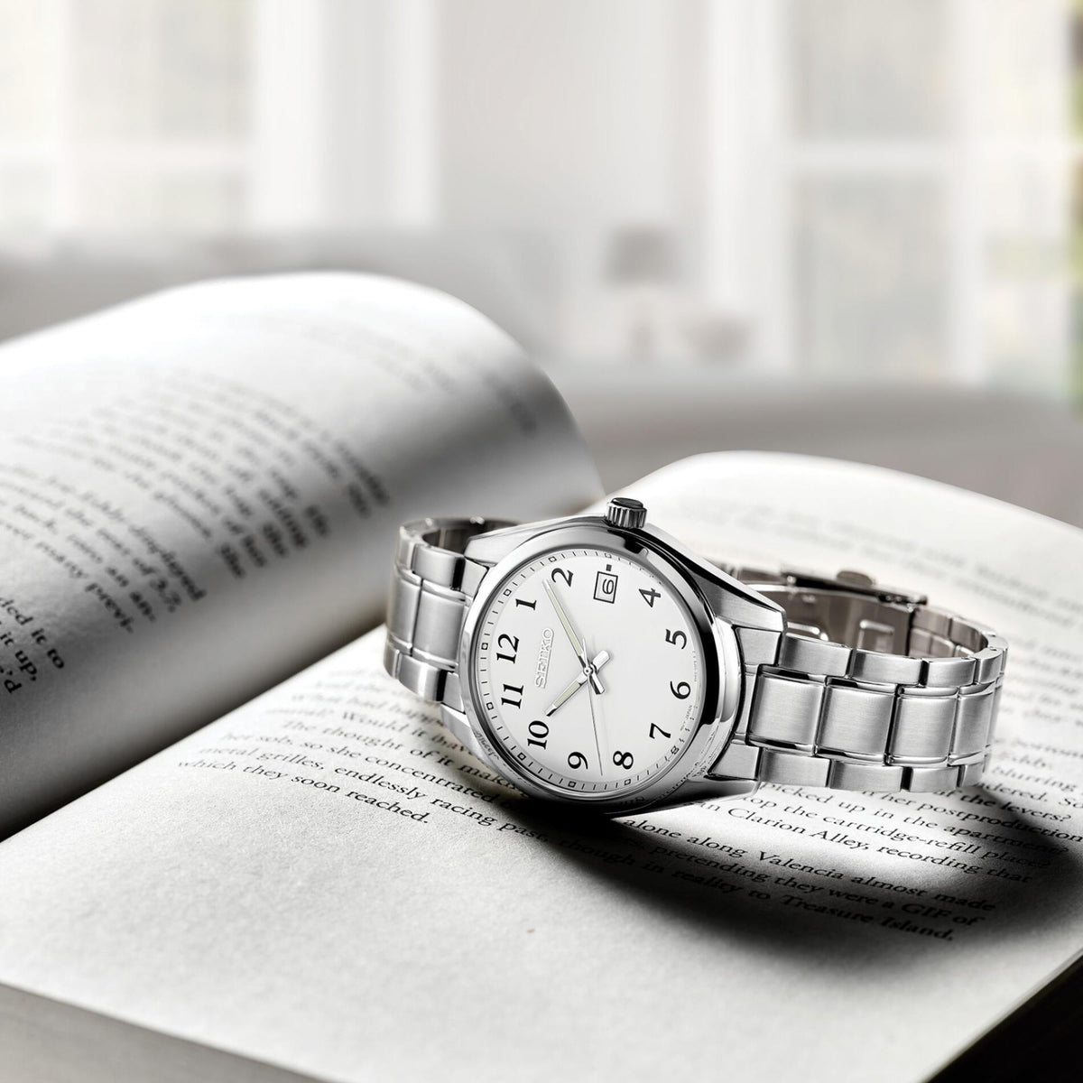 Seiko Essentials 40mm White Dial Steel Mens Quartz Watch SUR459P1