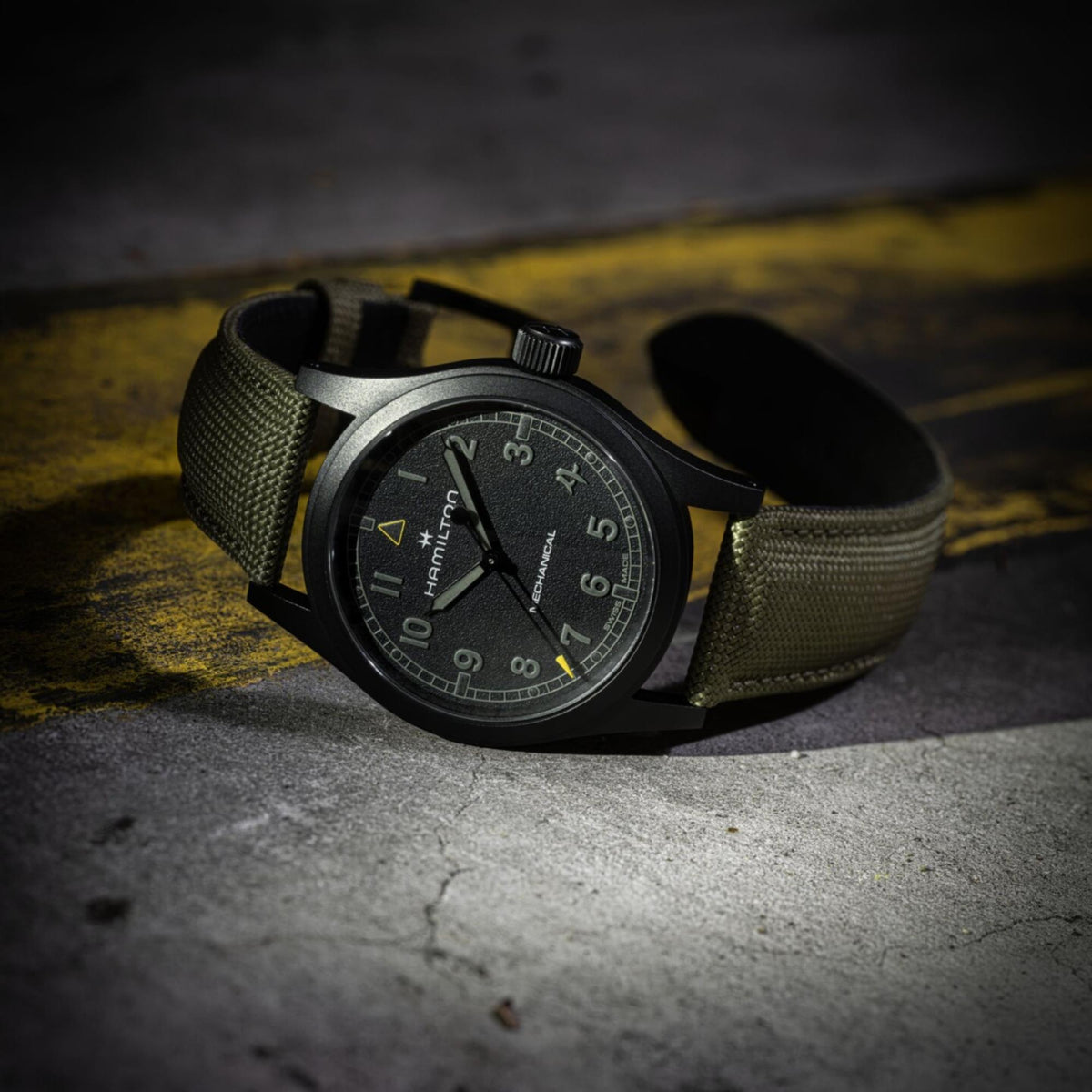 Hamilton Khaki Field 'Call of Duty Modern Warfare 4' 38mm Special Edition Black Dial Textile Mens Manual-Wind Watch H69469930
