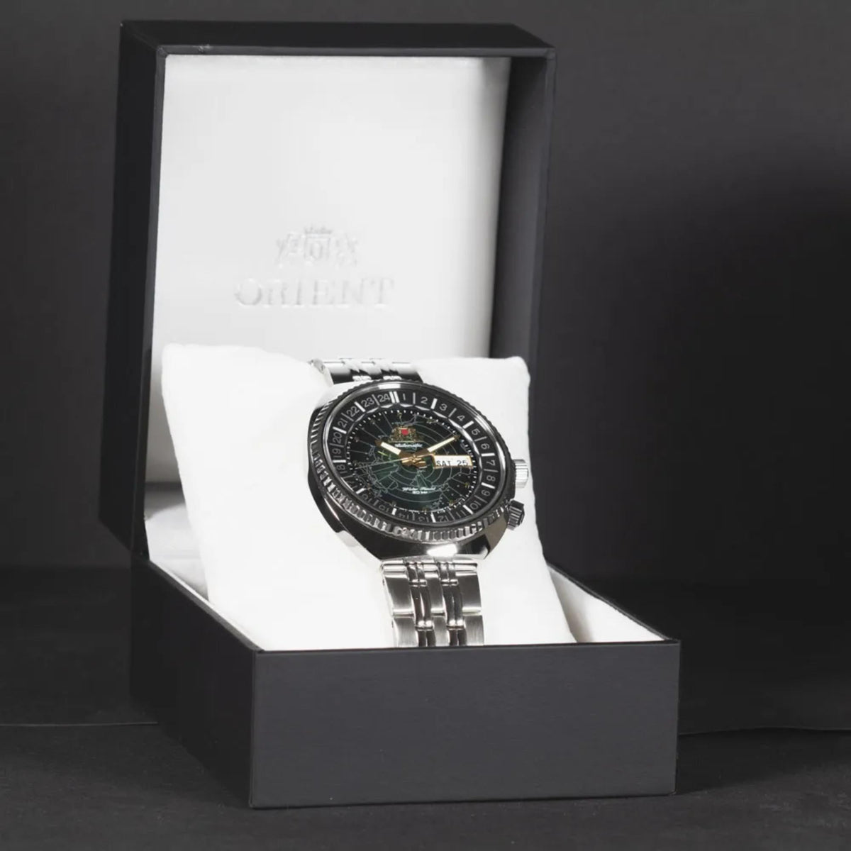 Orient World Map 43.5mm Green Dial Steel Mens Automatic Watch RA-AA0E02E39B