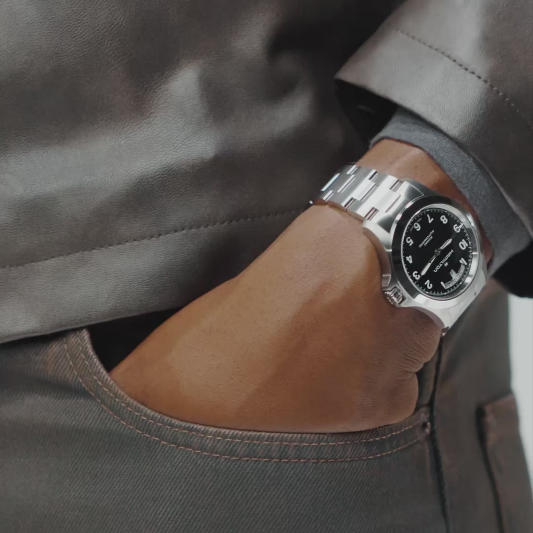Hamilton Khaki Field H64475131 40mm black day date dial, stainless steel bracelet detail