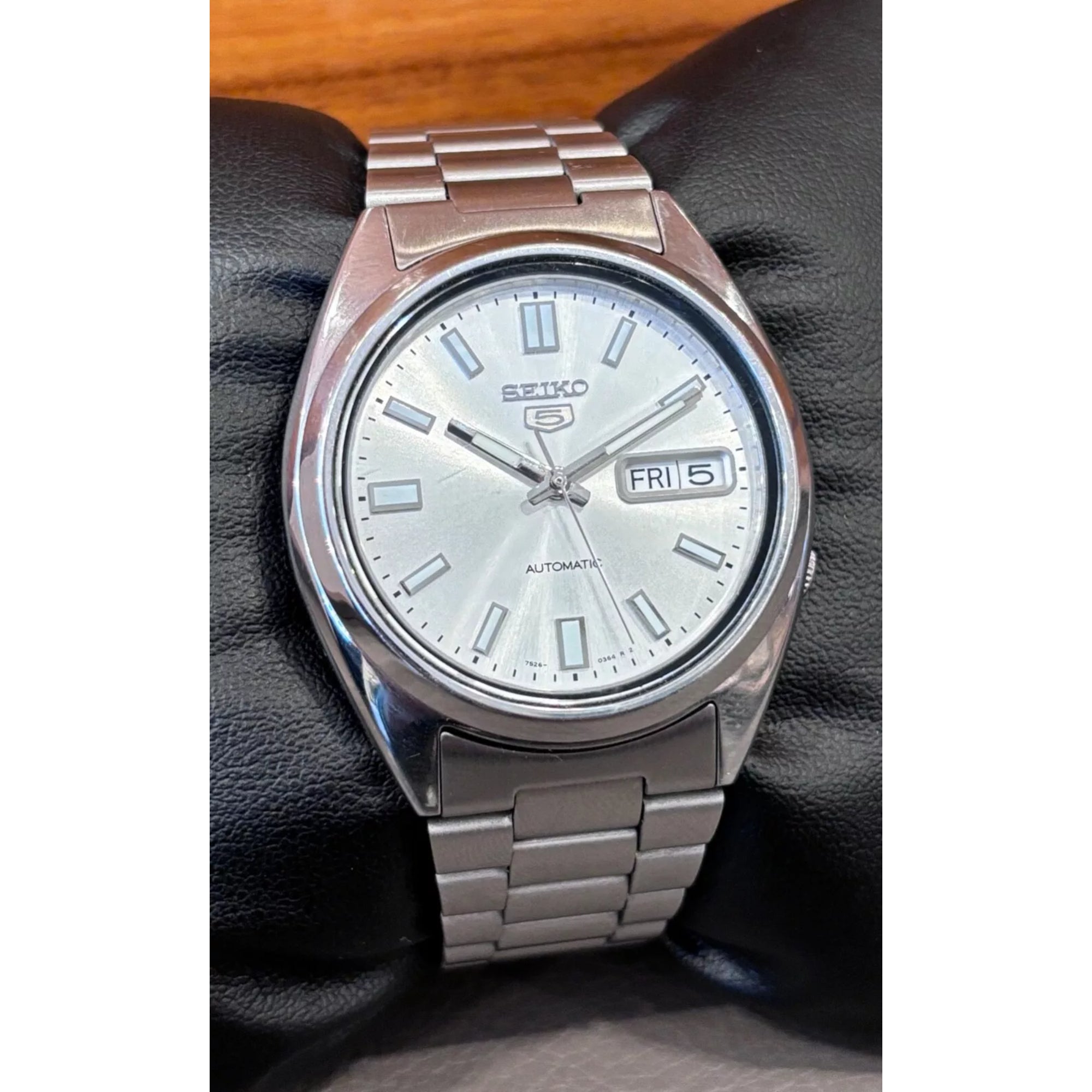 Seiko 5 Automatic Silver Dial Silver Stainless Steel Men’s Watch SNXS73K1 Pre-owned