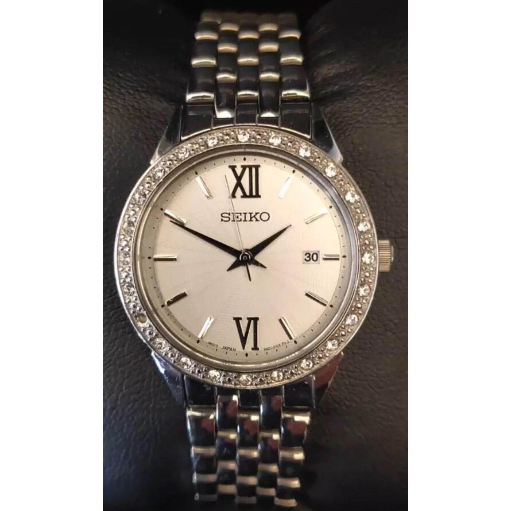 Seiko Ladies Dress Watch Silver Dial Steel Bracelet Jewelled Bezel SUR695P1