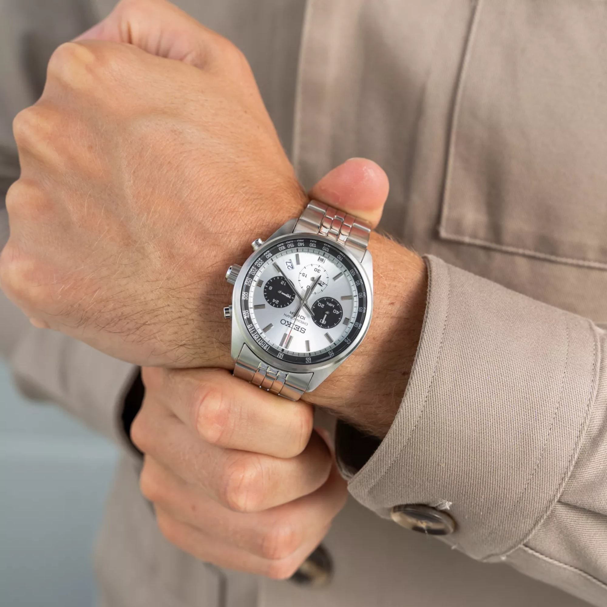 Seiko Conceptual Quartz Chronograph White Dial Steel Strap Men's Watch SSB425P1