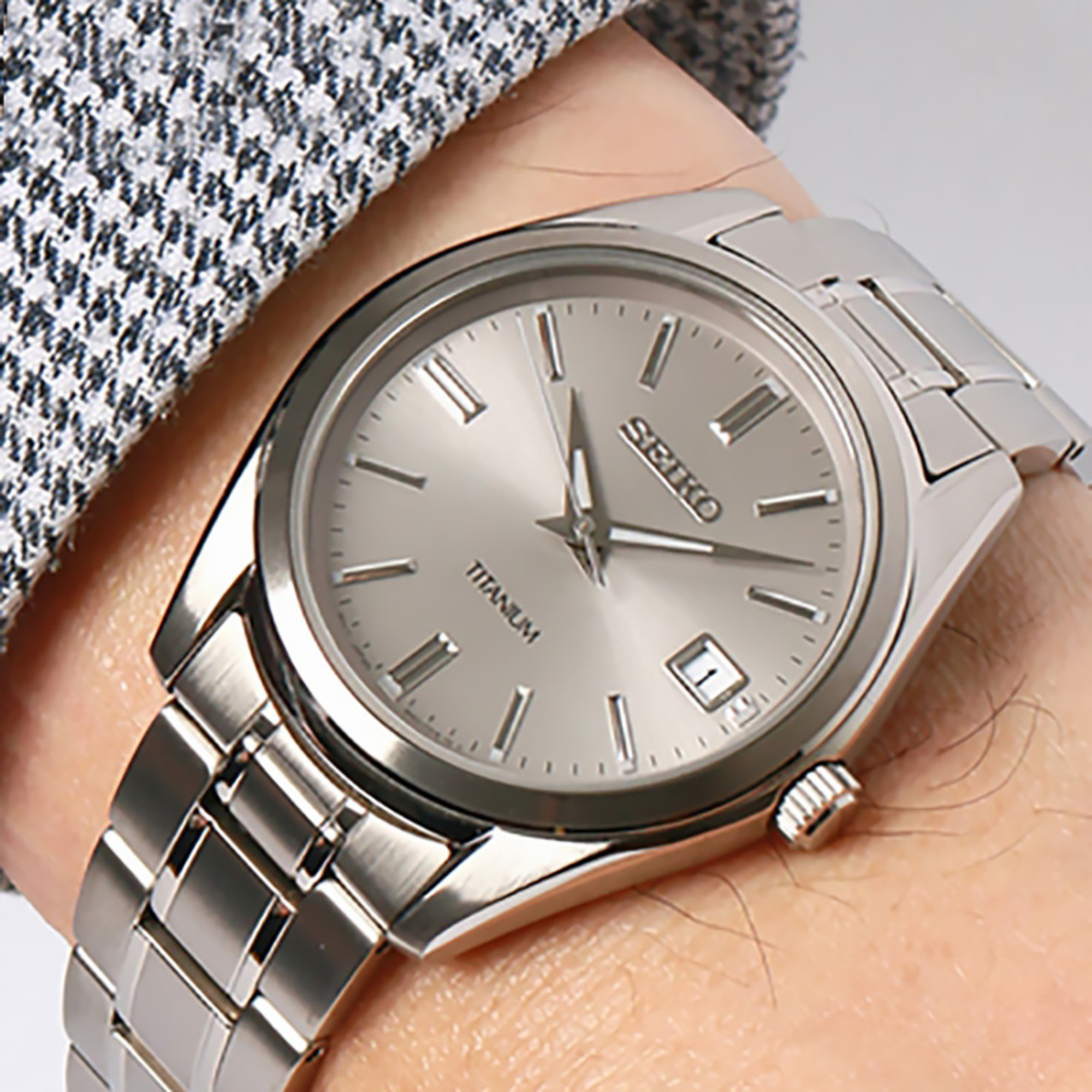 - Dial WatchNation Quartz SUR369P1 Silver/Grey Men\'s Sunburst Seiko Titanium Bracelet Conceptual Watch