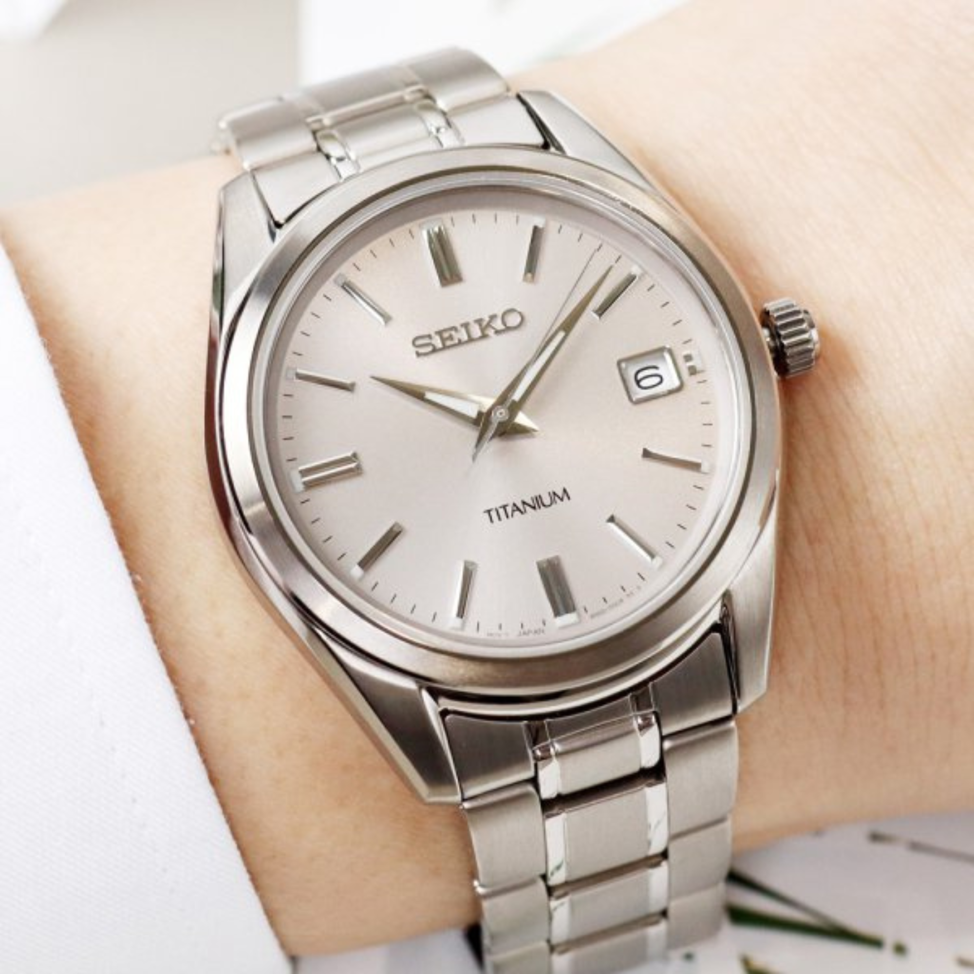 Conceptual Quartz Bracelet WatchNation Titanium Dial Men\'s Seiko SUR369P1 Watch - Silver/Grey Sunburst